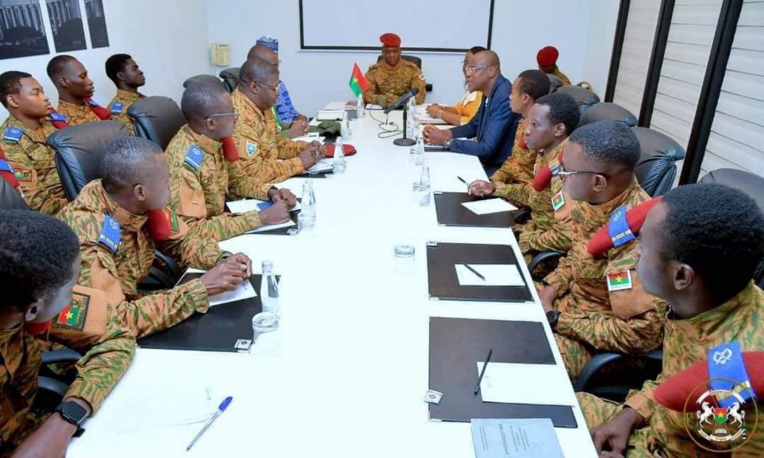 Burkina Faso : 11 officiers suspendus
