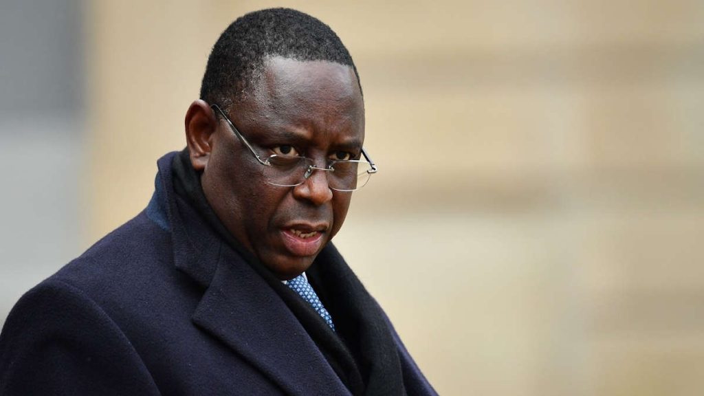 Sénégal : après le palais, Macky Sall devient employé de Macron