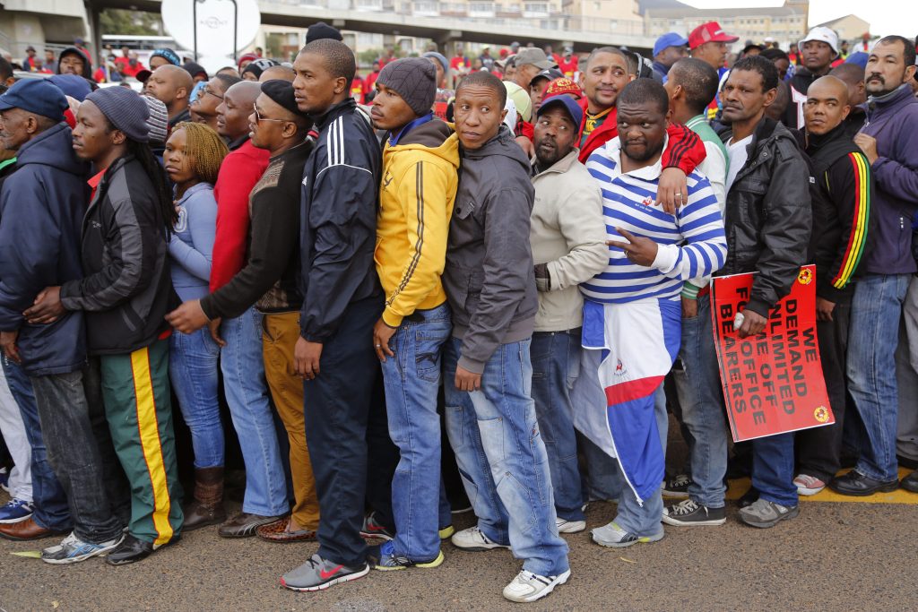 Une foule de jeune au Gabon