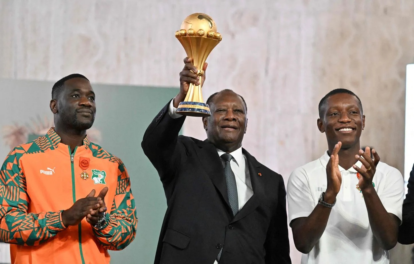 Alassane Ouattara récompense généreusement Emerse Faé après la victoire de la Côte d'Ivoire