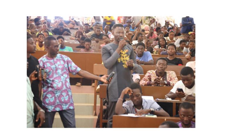 https://univ-lome.tg/ul-les-etudiants-en-conference-debat-autour-de-la-revision-constitutionnelle