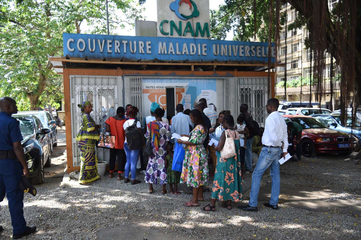 Depuis cinq ans, les Ivoiriens bénéficient de la couverture maladie universelle (CMU), une initiative lancée en 2019 pour améliorer l'accès