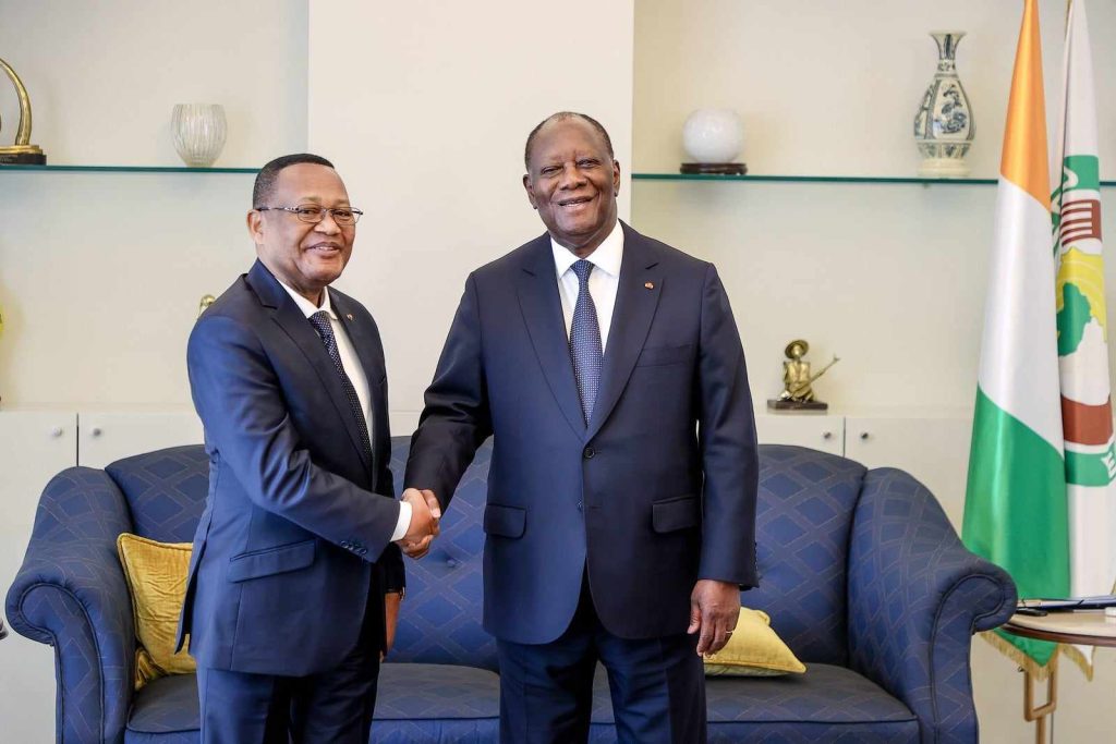 Alassane Ouattara accueille quatre nouveaux ambassadeurs en Côte d’Ivoire