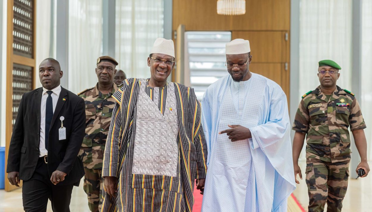 Que fait Ousmane Sonko au Mali ?