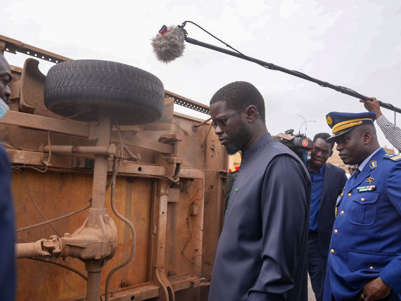 Sénégal : Diomaye Faye aide les victimes d’un accident