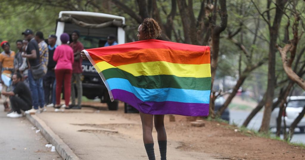 Le débat sur l’homosexualité a récemment agité l’opinion publique en Côte d’Ivoire, poussant le gouvernement à clarifier sa position. Le 5 septembre