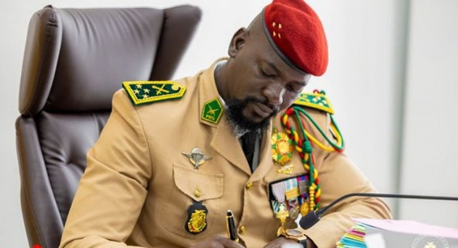 Guinée : Le président Doumbouya limoge deux conseillers, les faits