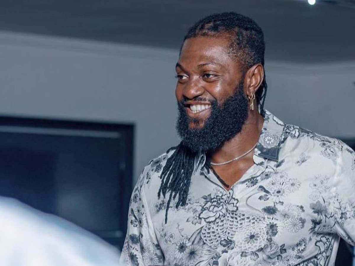 FEMUVO : La prestation gospel de Sheyi Adebayor emeut la toile (vidéo)