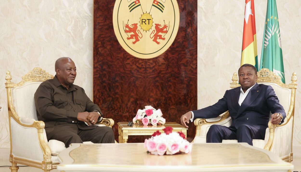 Que fait John Dramani Mahama chez Faure Gnassingbé ?