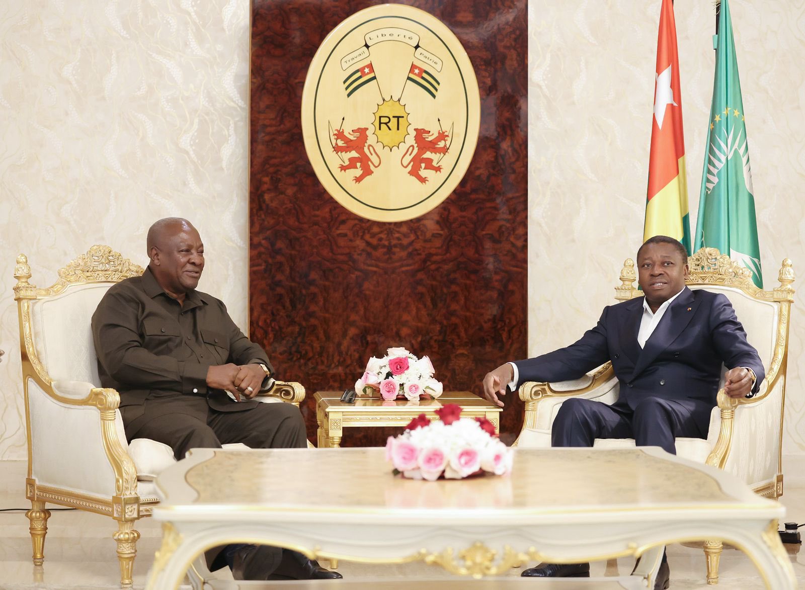 Que fait John Dramani Mahama chez Faure Gnassingbé ?