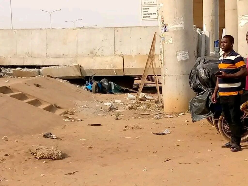 Drame à Agoè-Zongo : Un camion-citerne écroule une passerelle (photos)