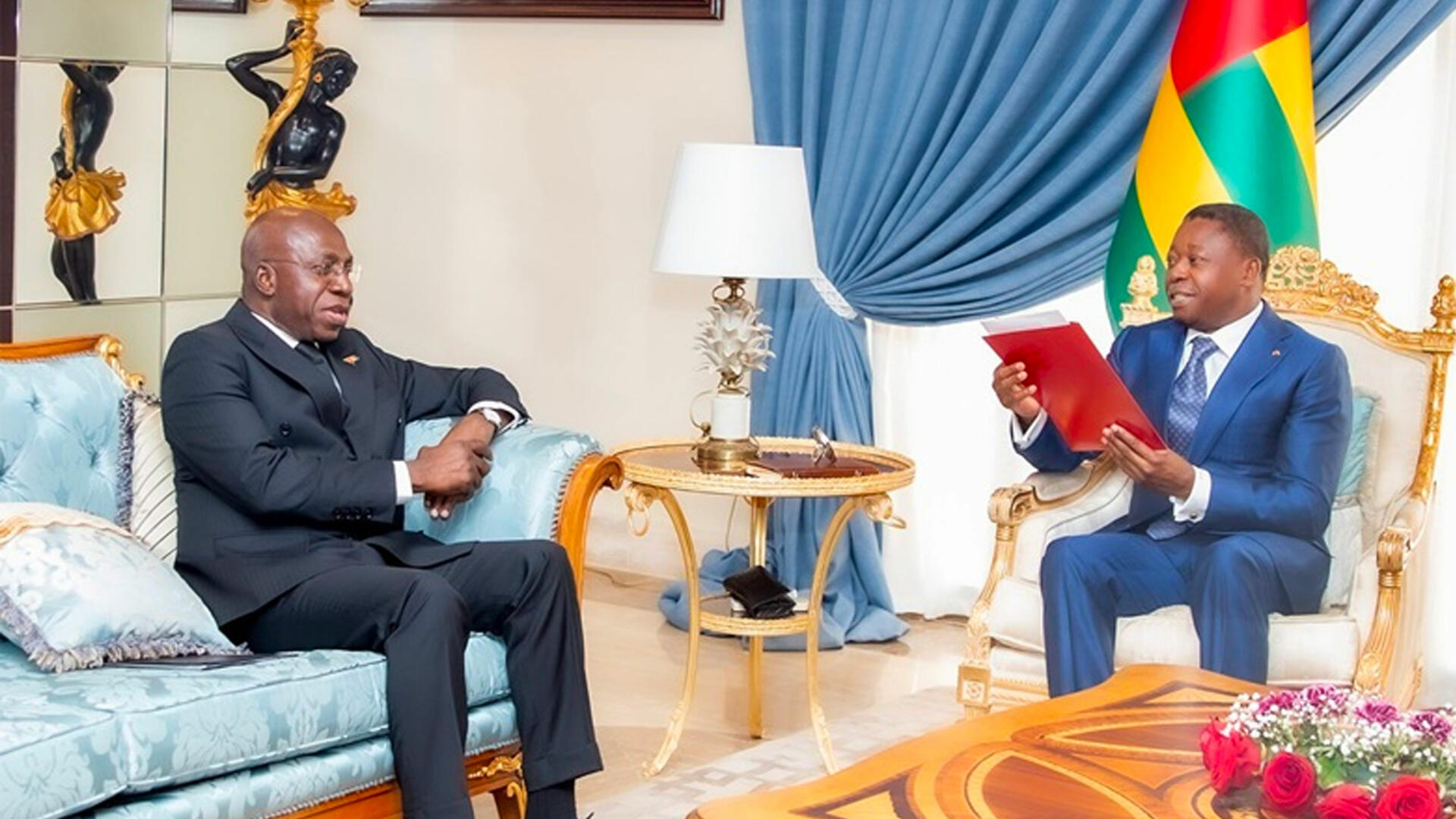 Faure Gnassingbé reçoit le ministre des relations extérieures de l'Angola
