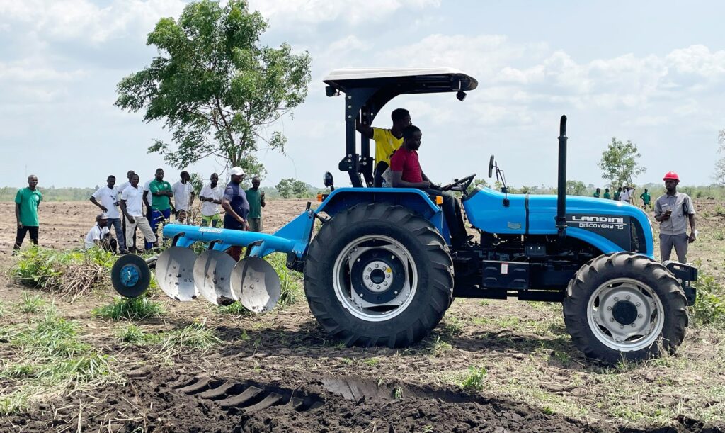 Togo : L’État lance une opération de mécanisation agricole avec des tracteurs